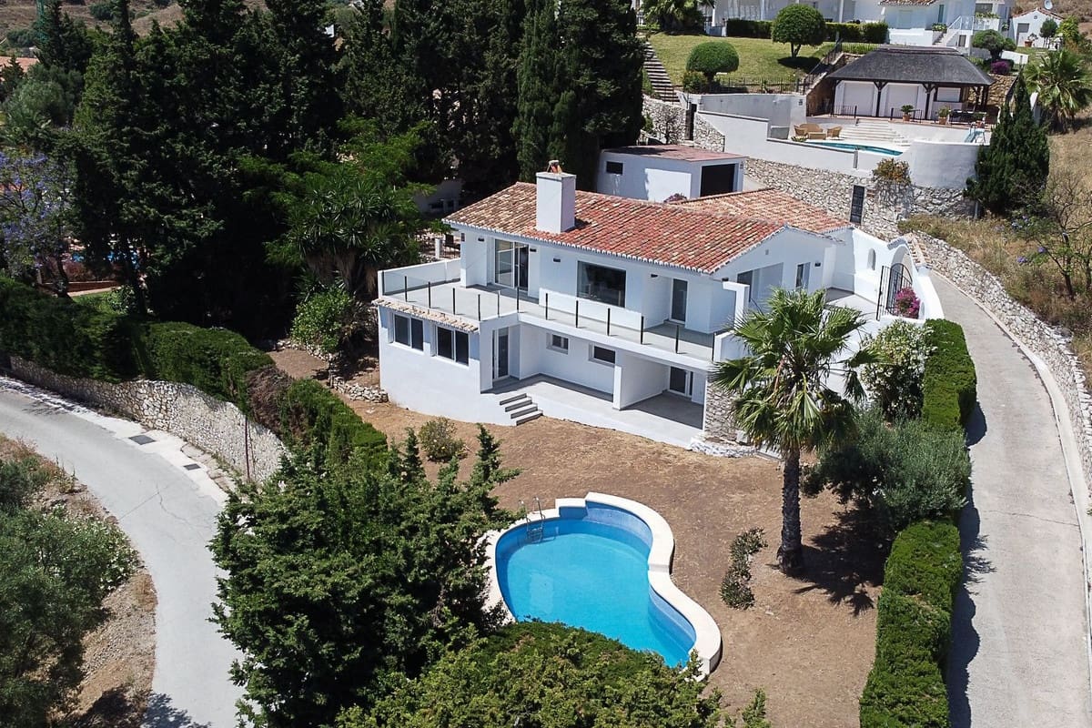 3 bedroom Villa for sale in Mijas with pool garage - € 1,450,000 (Ref: 9888666)