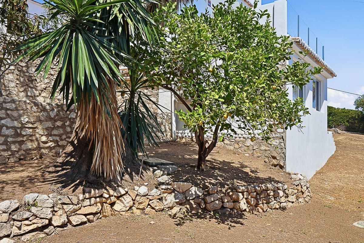 3 bedroom Villa for sale in Mijas with pool garage - € 1,450,000 (Ref: 9888666)