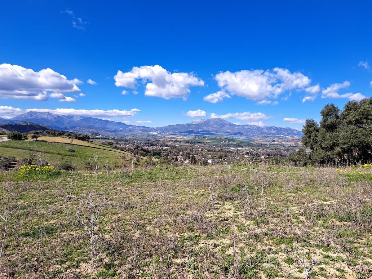 Grunde uden byggetilladelser til salg i Coin - € 140.000 (Ref: 7419508)