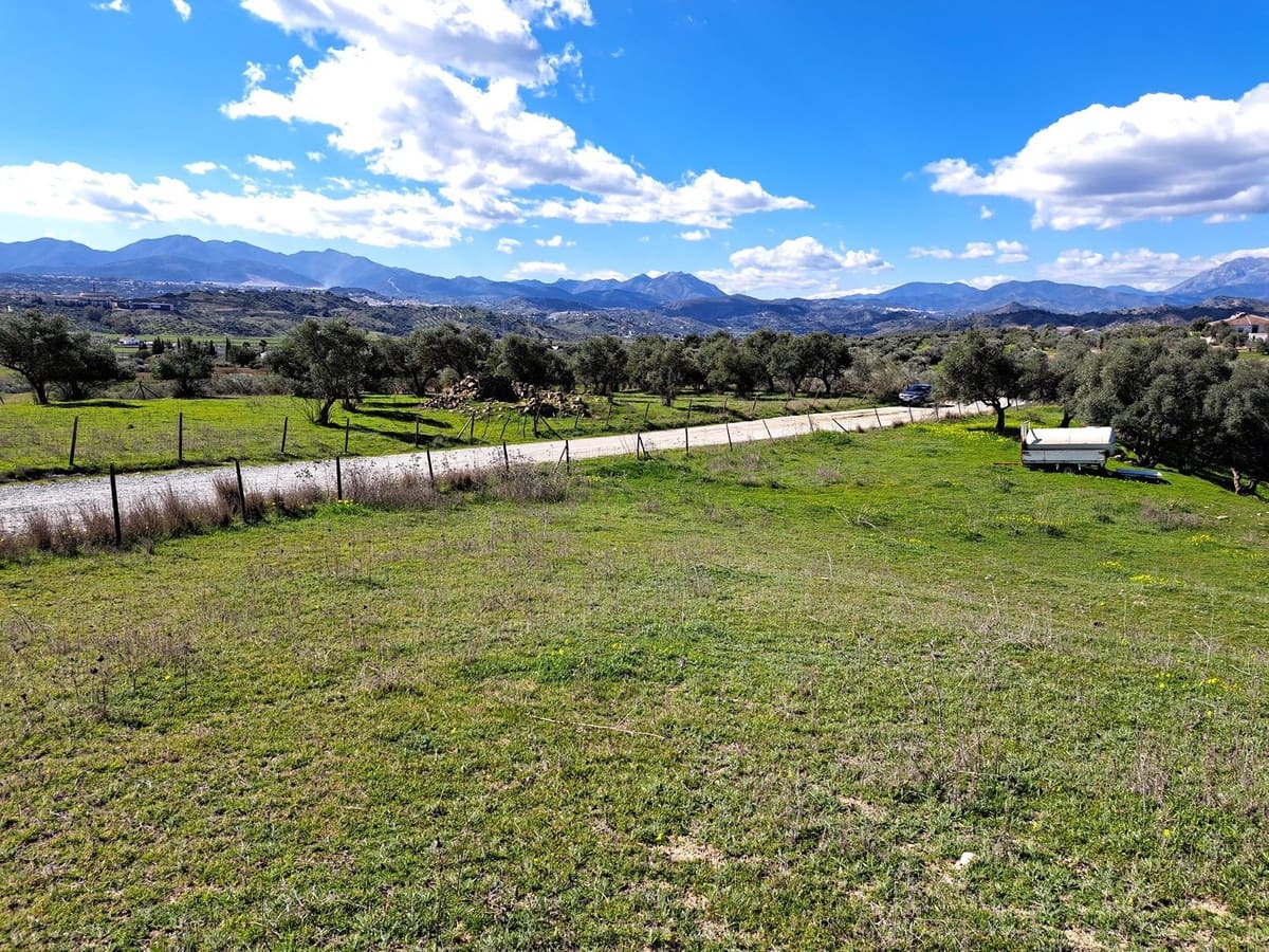 Ubebygd land til salgs i Coin - € 140 000 (Ref: 7419508)