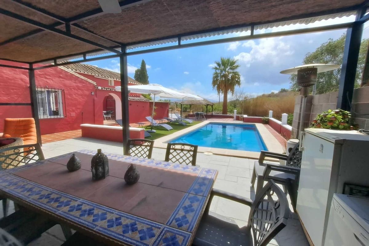 5 soveværelse Finca/Landehus til salg i Coin med swimmingpool - € 384.000 (Ref: 8216056)