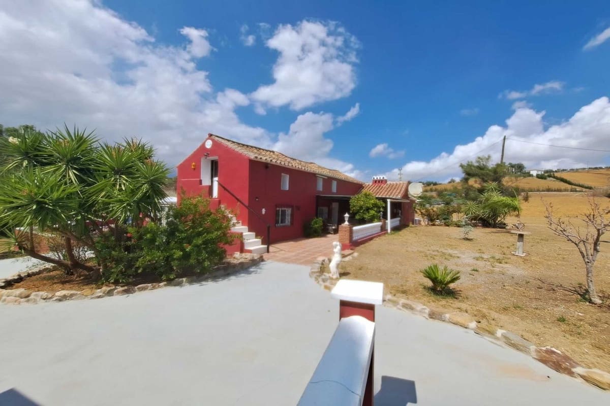 5 soveværelse Finca/Landehus til salg i Coin med swimmingpool - € 384.000 (Ref: 8216056)