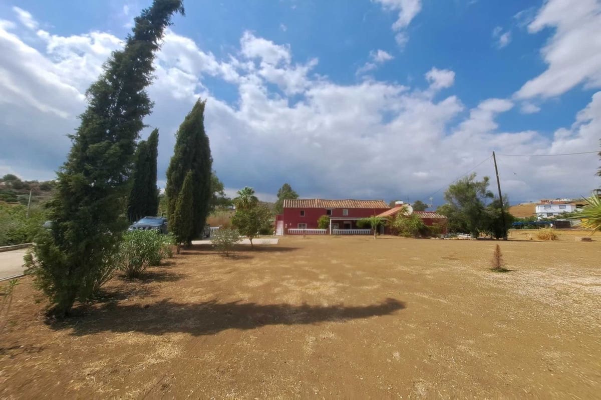 5 soveværelse Finca/Landehus til salg i Coin med swimmingpool - € 384.000 (Ref: 8216056)