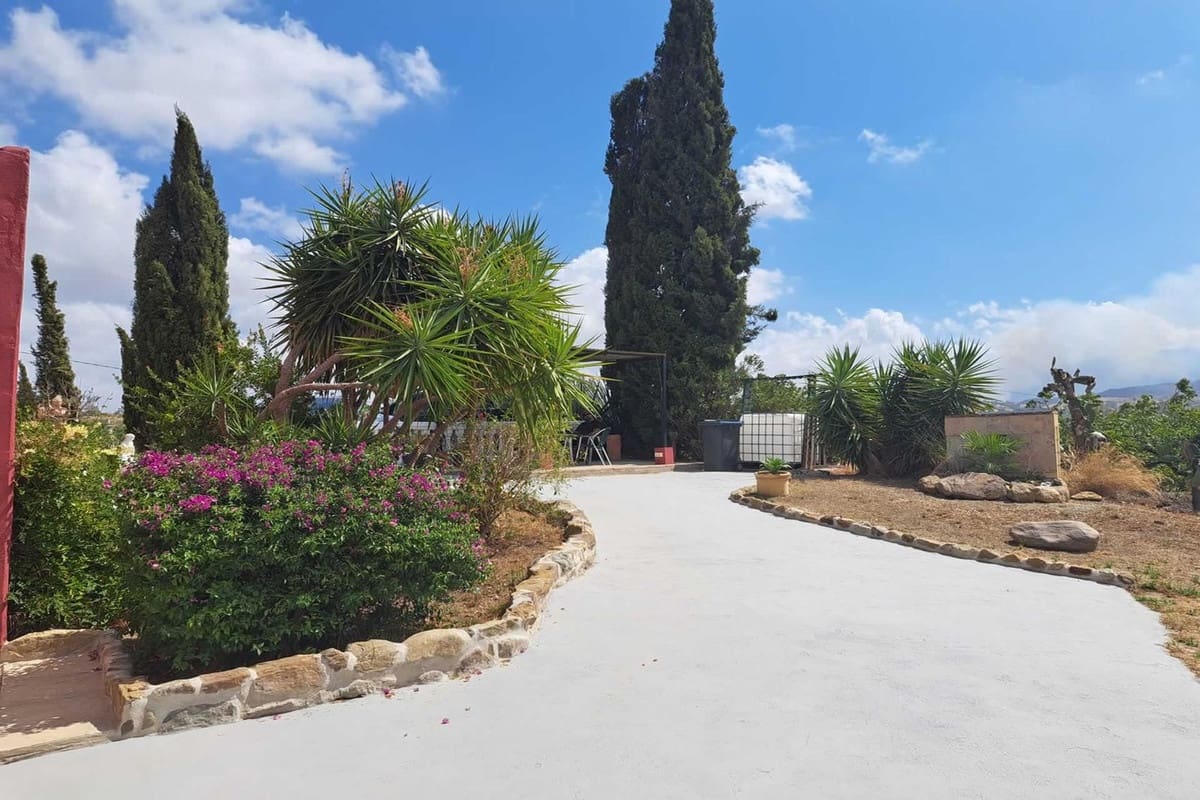 5 soveværelse Finca/Landehus til salg i Coin med swimmingpool - € 384.000 (Ref: 8216056)