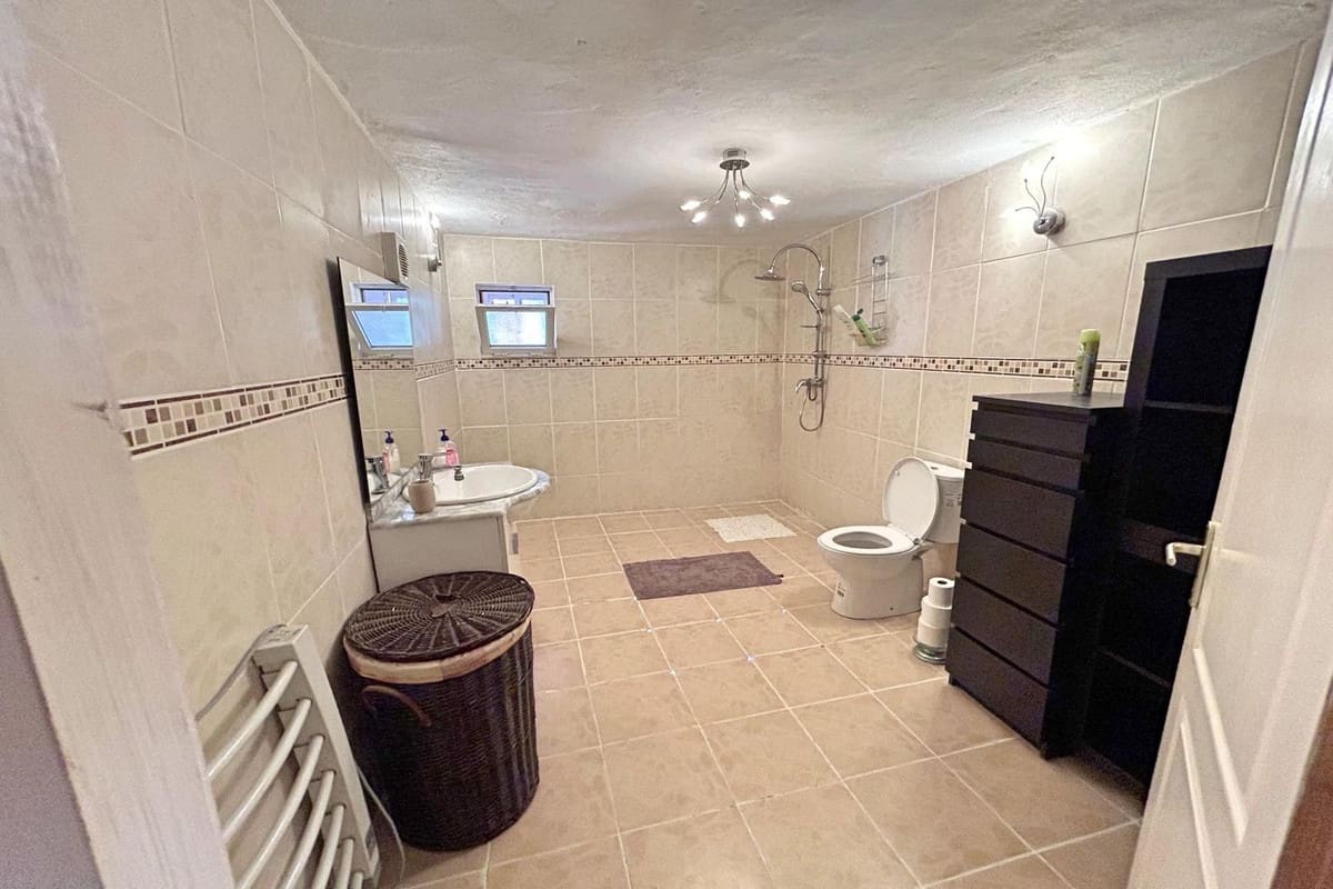 5 soveværelse Finca/Landehus til salg i Coin med swimmingpool - € 384.000 (Ref: 8216056)