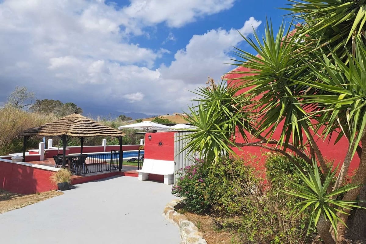 5 soveværelse Finca/Landehus til salg i Coin med swimmingpool - € 384.000 (Ref: 8216056)