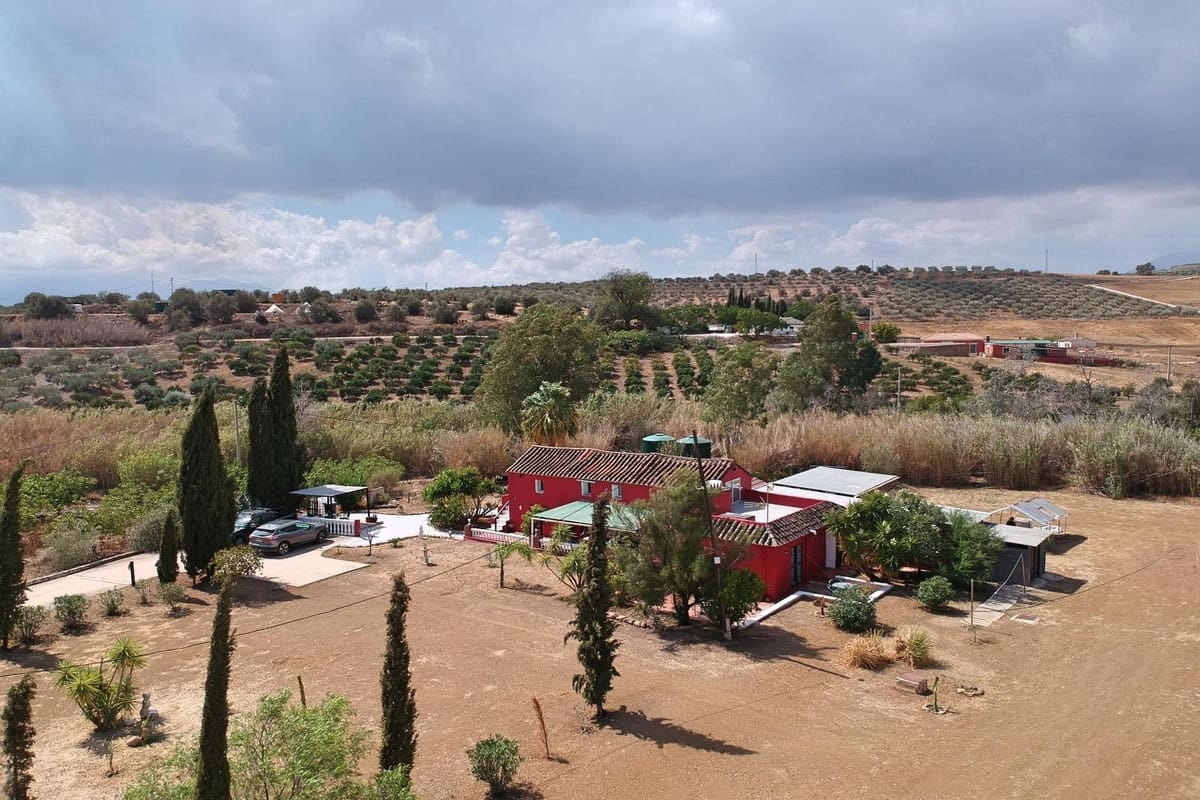 5 soveværelse Finca/Landehus til salg i Coin med swimmingpool - € 384.000 (Ref: 8216056)