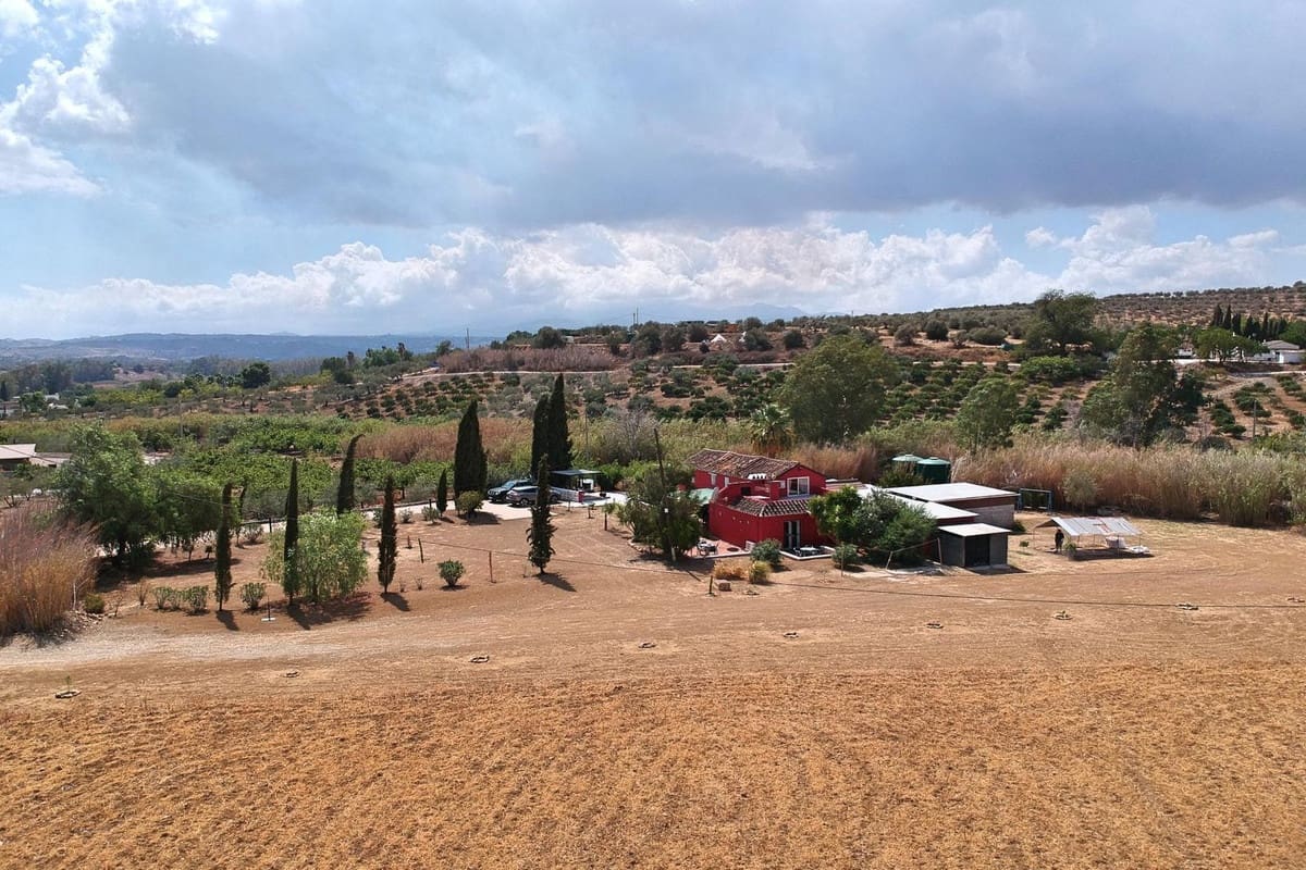 5 soveværelse Finca/Landehus til salg i Coin med swimmingpool - € 384.000 (Ref: 8216056)