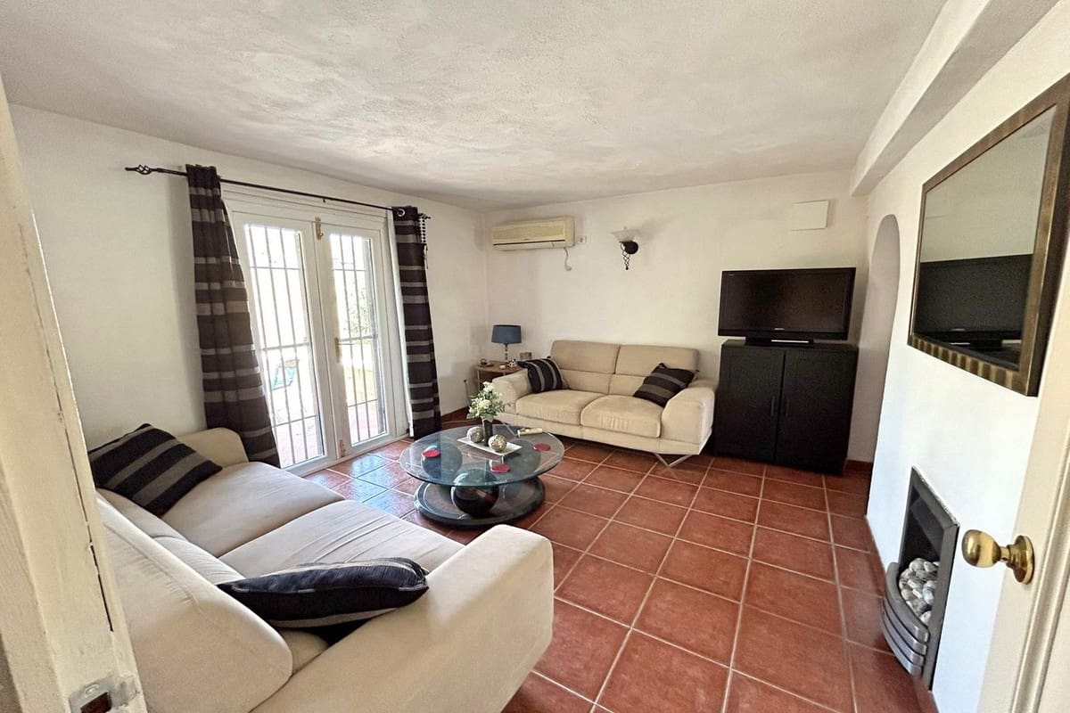 5 soveværelse Finca/Landehus til salg i Coin med swimmingpool - € 384.000 (Ref: 8216056)