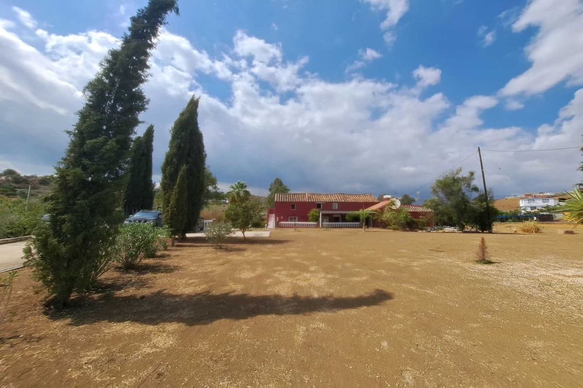 5 soveværelse Finca/Landehus til salg i Coin med swimmingpool - € 355.000 (Ref: 8216056)