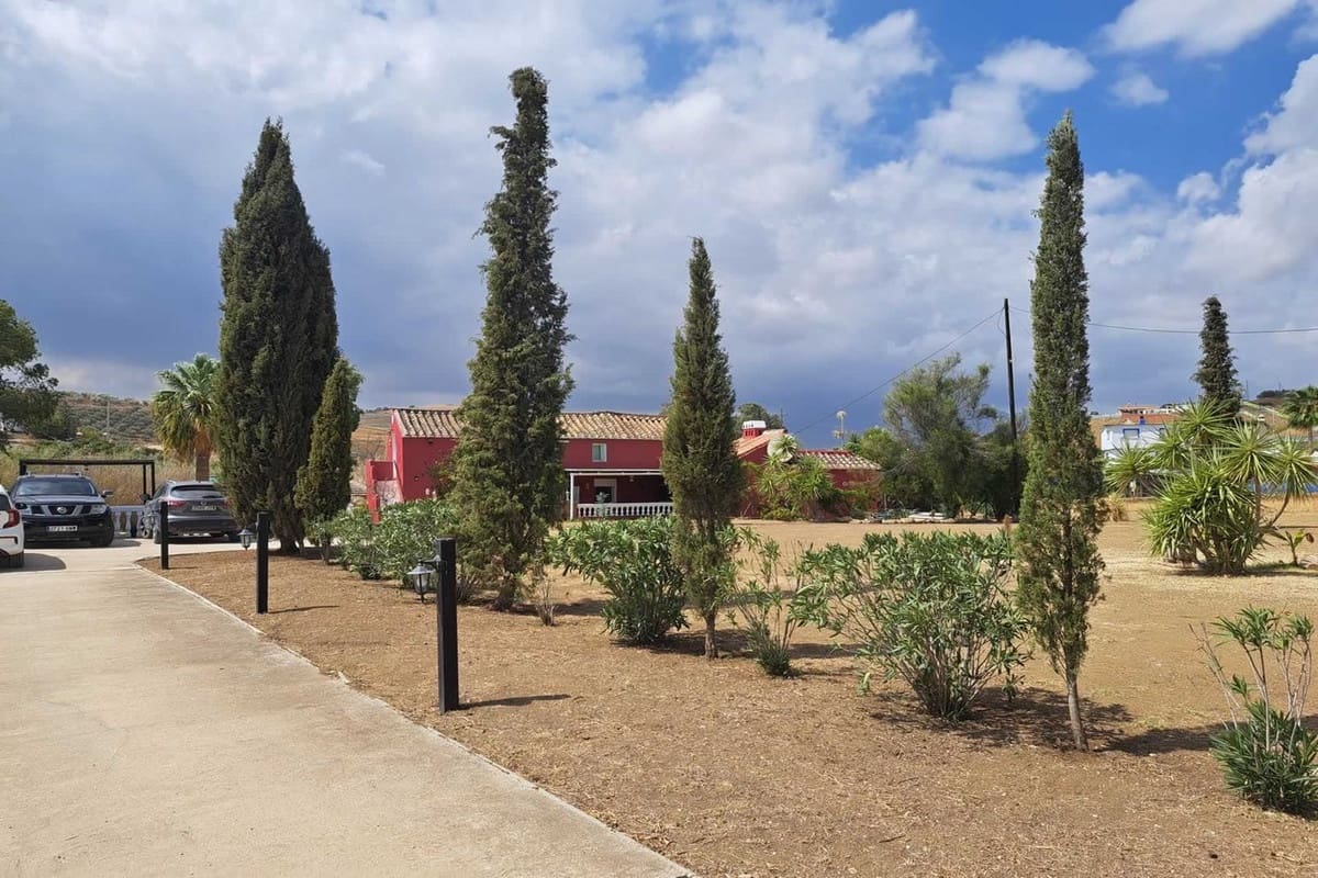 5 soveværelse Finca/Landehus til salg i Coin med swimmingpool - € 355.000 (Ref: 8216056)