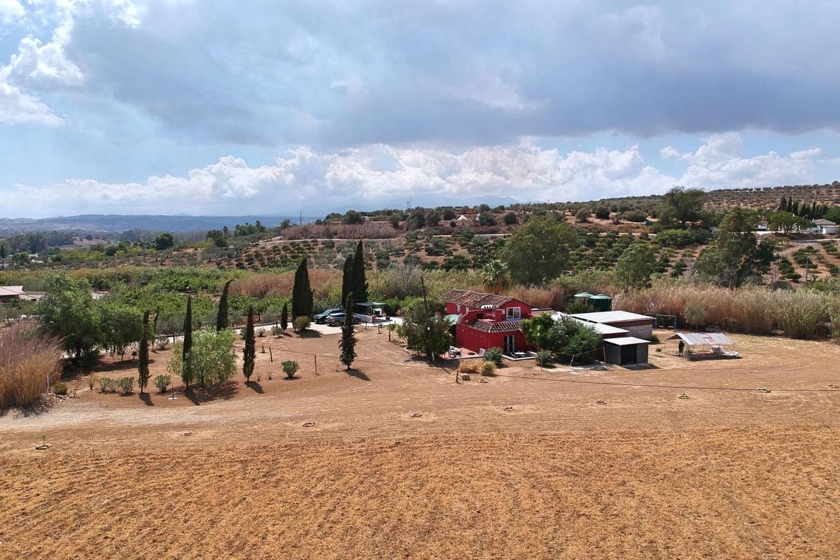 5 soveværelse Finca/Landehus til salg i Coin med swimmingpool - € 355.000 (Ref: 8216056)