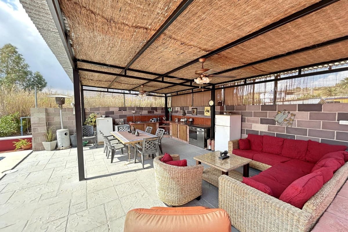 5 soveværelse Finca/Landehus til salg i Coin med swimmingpool - € 355.000 (Ref: 8216056)