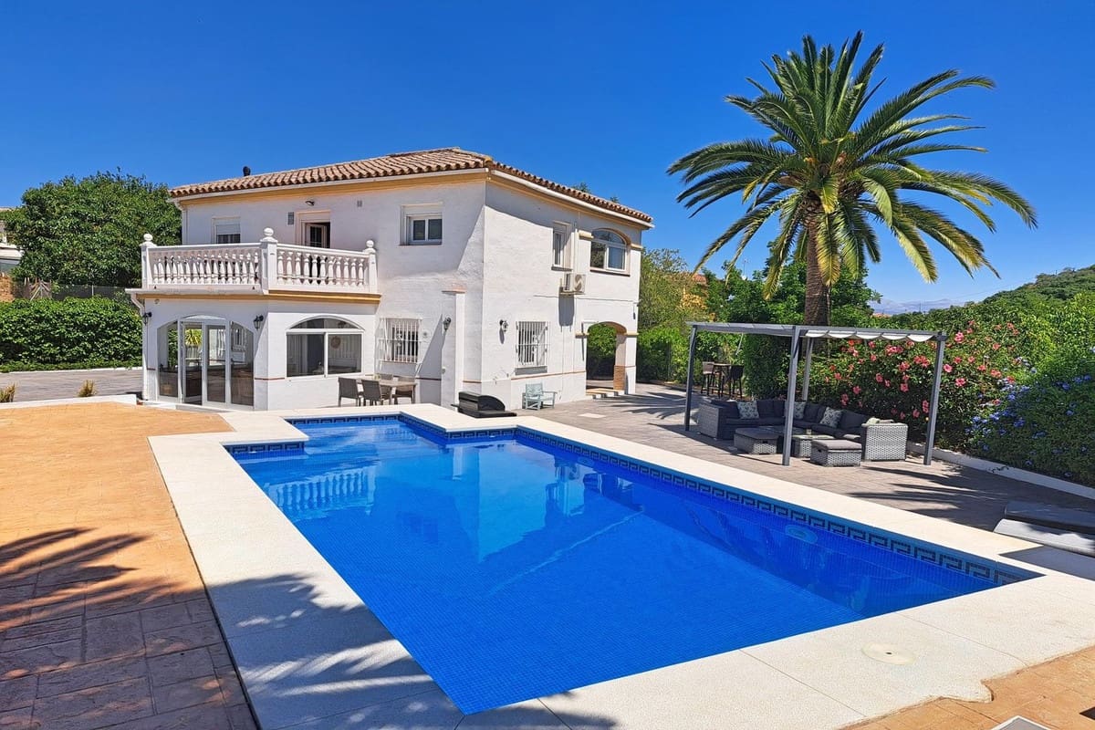 5 soveværelse Villa til salg i Coin med swimmingpool garage - € 629.000 (Ref: 8374536)