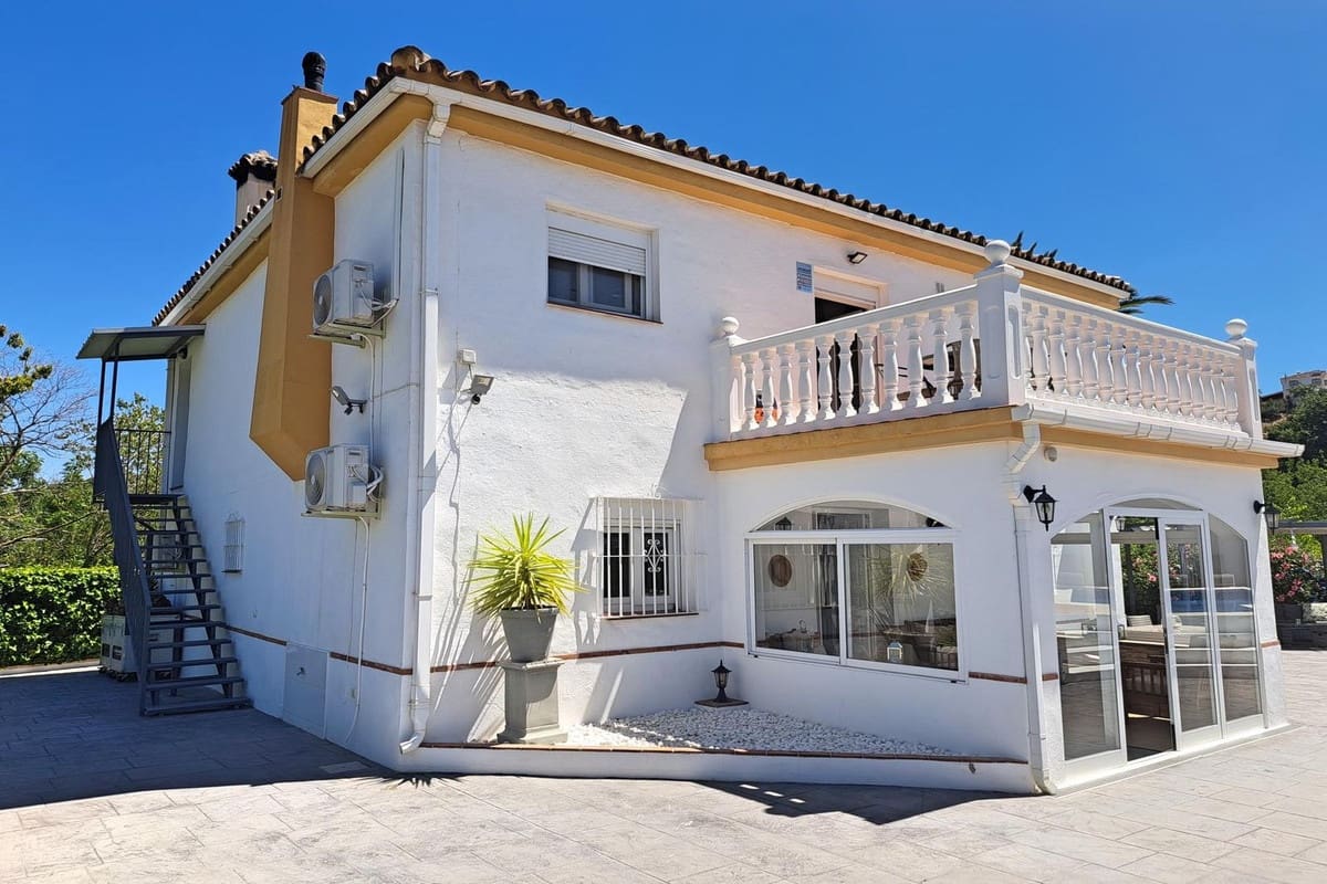 5 soveværelse Villa til salg i Coin med swimmingpool garage - € 629.000 (Ref: 8374536)