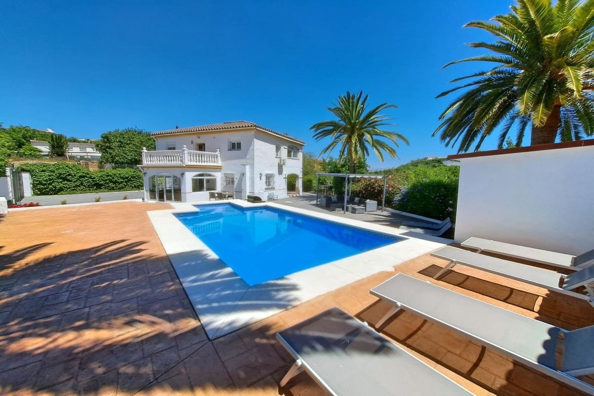 5 soveværelse Villa til salg i Coin med swimmingpool garage - € 615.000 (Ref: 8374536)