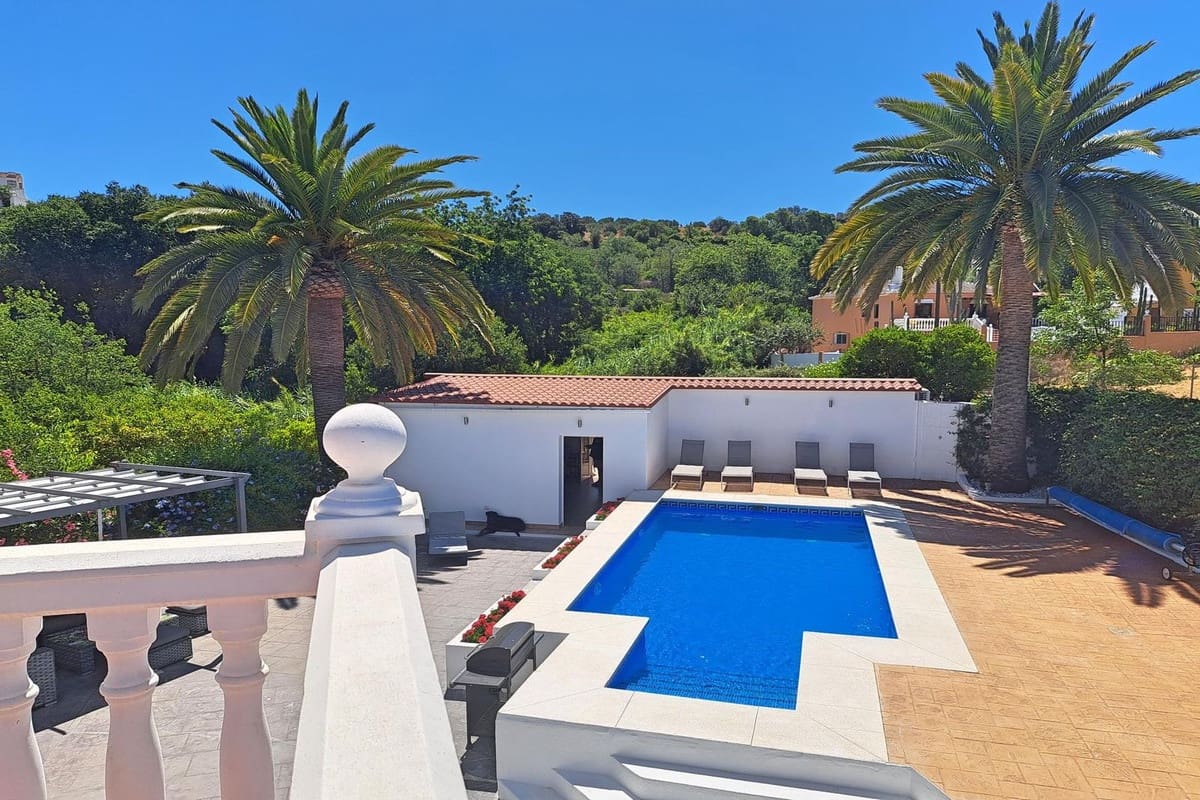 5 soveværelse Villa til salg i Coin med swimmingpool garage - € 615.000 (Ref: 8374536)