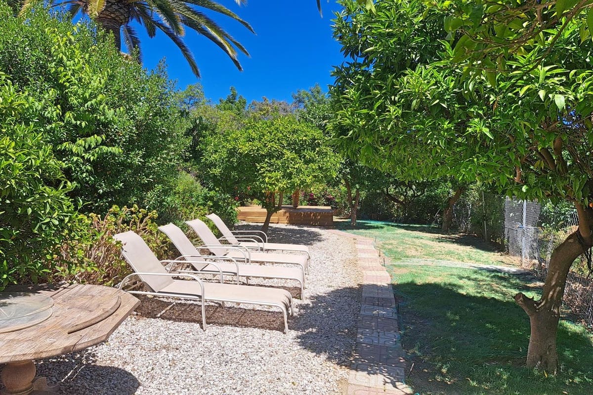 5 soveværelse Villa til salg i Coin med swimmingpool garage - € 615.000 (Ref: 8374536)