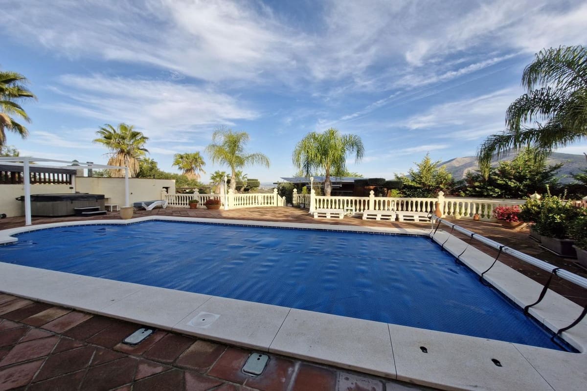 5 soveværelse Villa til salg i Coin med swimmingpool garage - € 649.000 (Ref: 8697471)