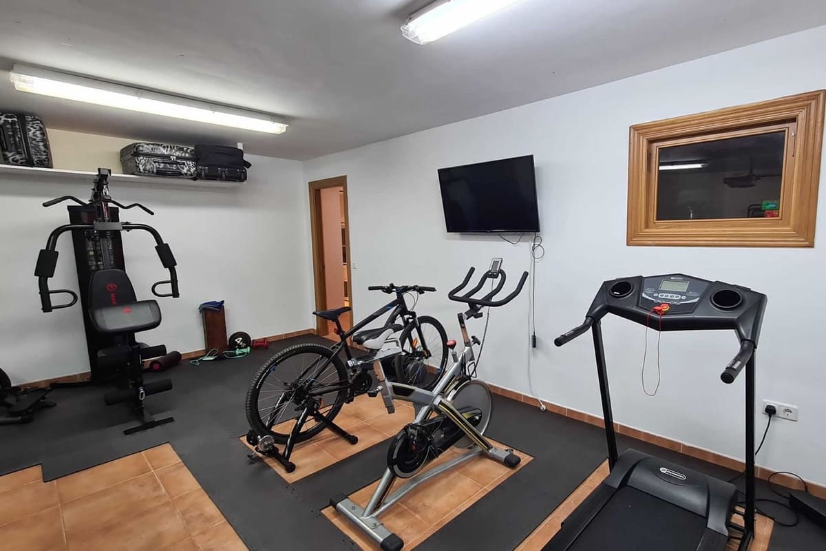 5 soveværelse Villa til salg i Coin med swimmingpool garage - € 649.000 (Ref: 8697471)