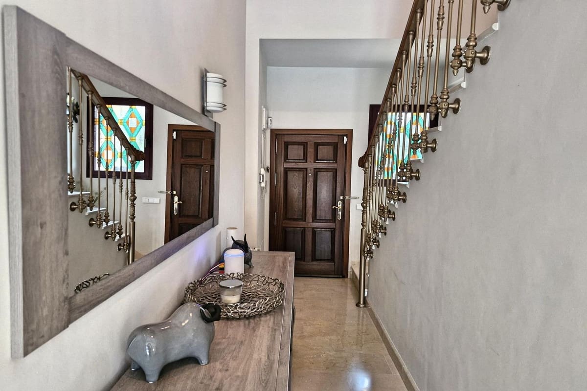 5 soveværelse Villa til salg i Coin med swimmingpool garage - € 649.000 (Ref: 8697471)