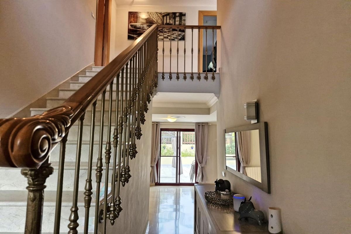 5 soveværelse Villa til salg i Coin med swimmingpool garage - € 649.000 (Ref: 8697471)