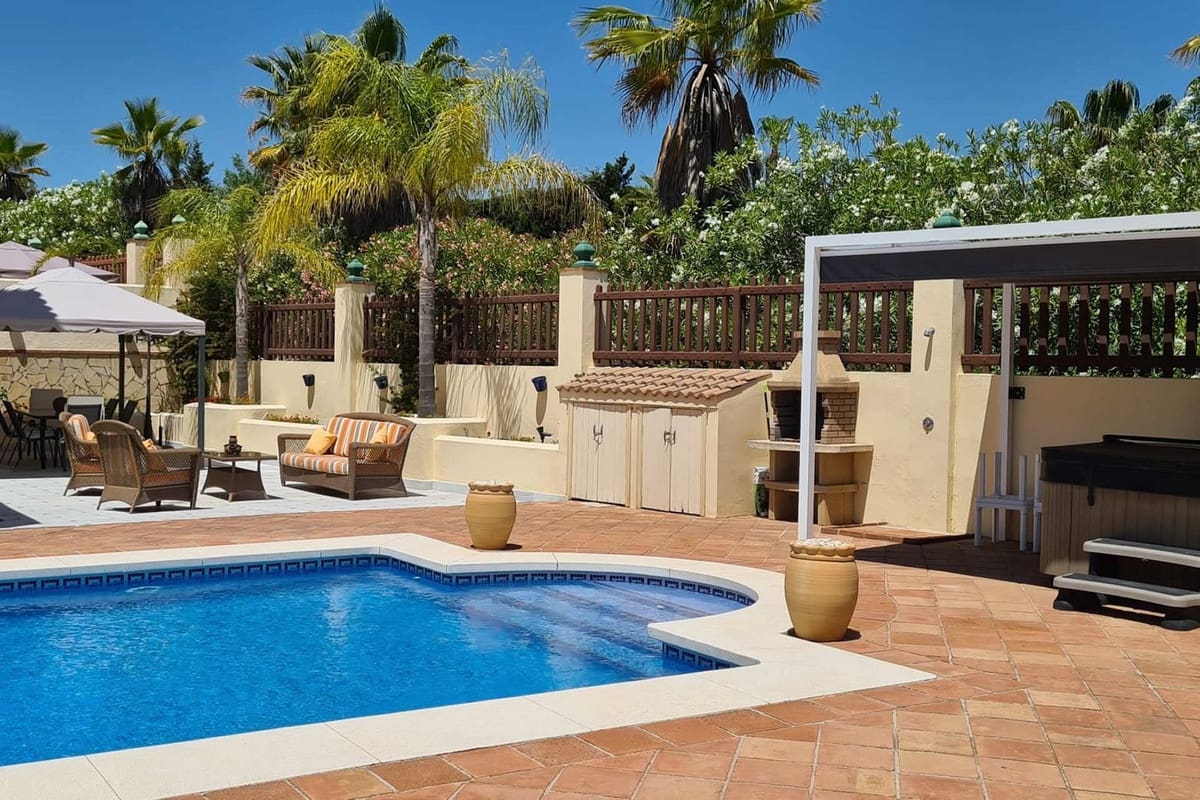 5 soveværelse Villa til salg i Coin med swimmingpool garage - € 649.000 (Ref: 8697471)