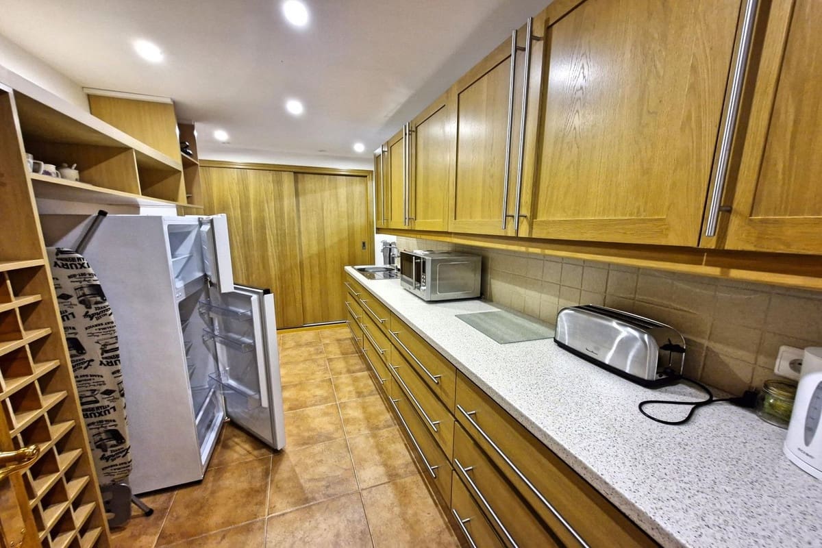 5 soveværelse Villa til salg i Coin med swimmingpool garage - € 649.000 (Ref: 8697471)