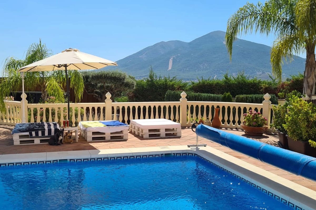 5 soveværelse Villa til salg i Coin med swimmingpool garage - € 649.000 (Ref: 8697471)