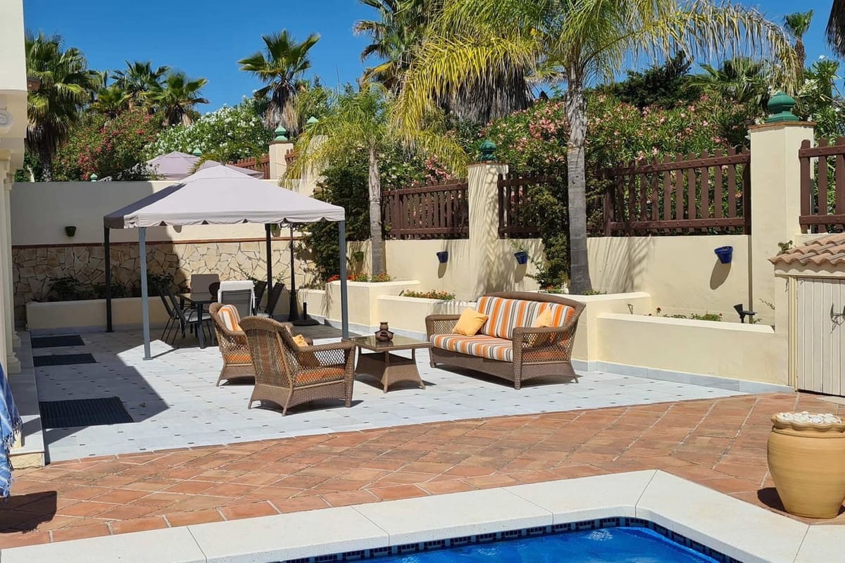 5 soveværelse Villa til salg i Coin med swimmingpool garage - € 649.000 (Ref: 8697471)