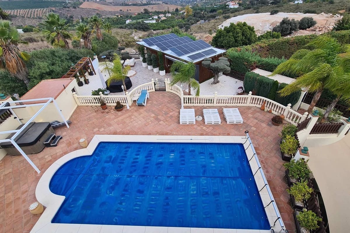 5 soveværelse Villa til salg i Coin med swimmingpool garage - € 649.000 (Ref: 8697471)