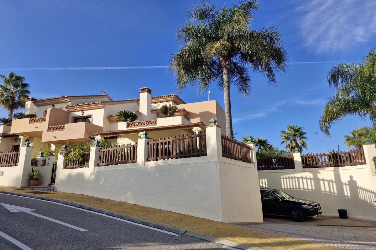 5 soveværelse Villa til salg i Coin med swimmingpool garage - € 649.000 (Ref: 8697471)