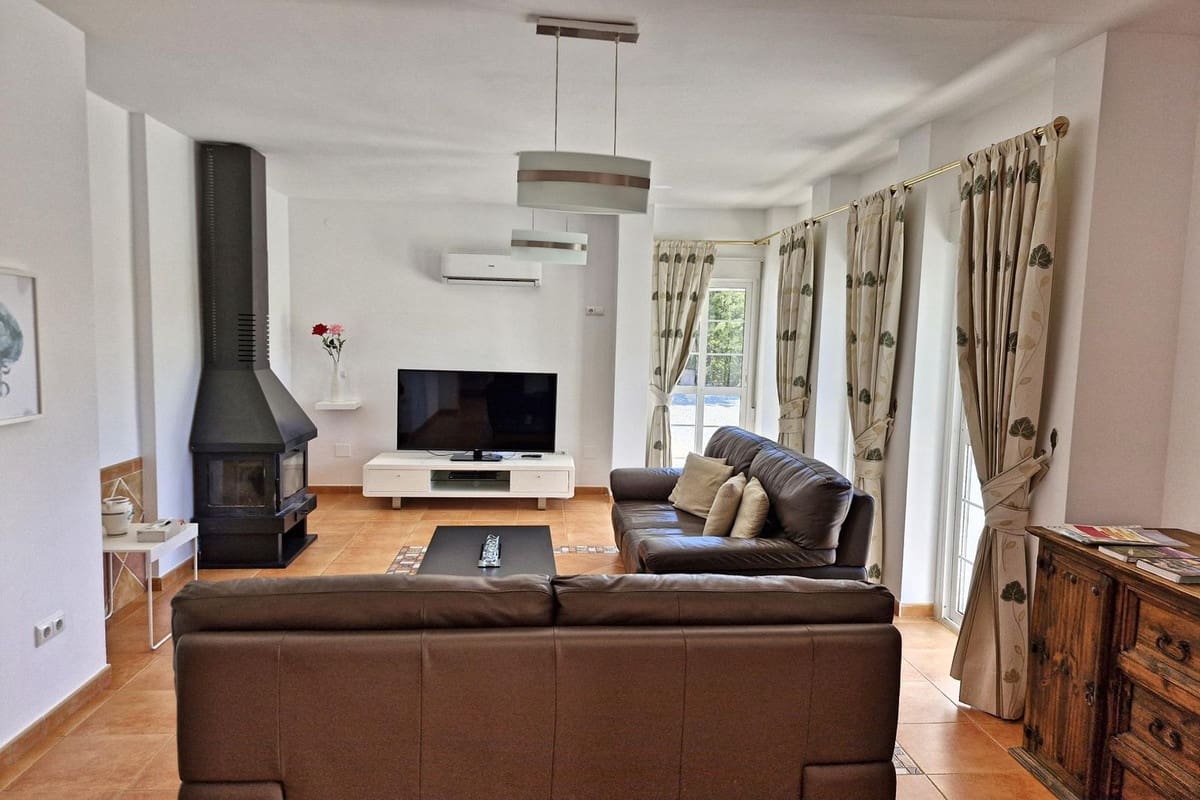 3 soveværelse Finca/Landehus til salg i Almogia med swimmingpool garage - € 495.000 (Ref: 8904963)