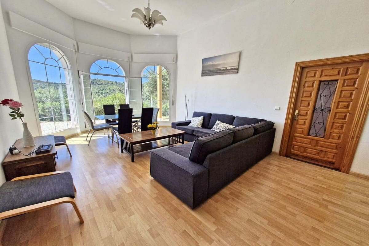 3 soveværelse Finca/Landehus til salg i Almogia med swimmingpool garage - € 495.000 (Ref: 8904963)