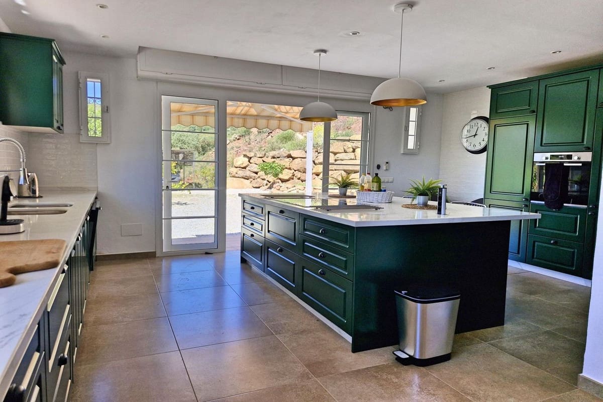 3 soveværelse Finca/Landehus til salg i Almogia med swimmingpool garage - € 495.000 (Ref: 8904963)