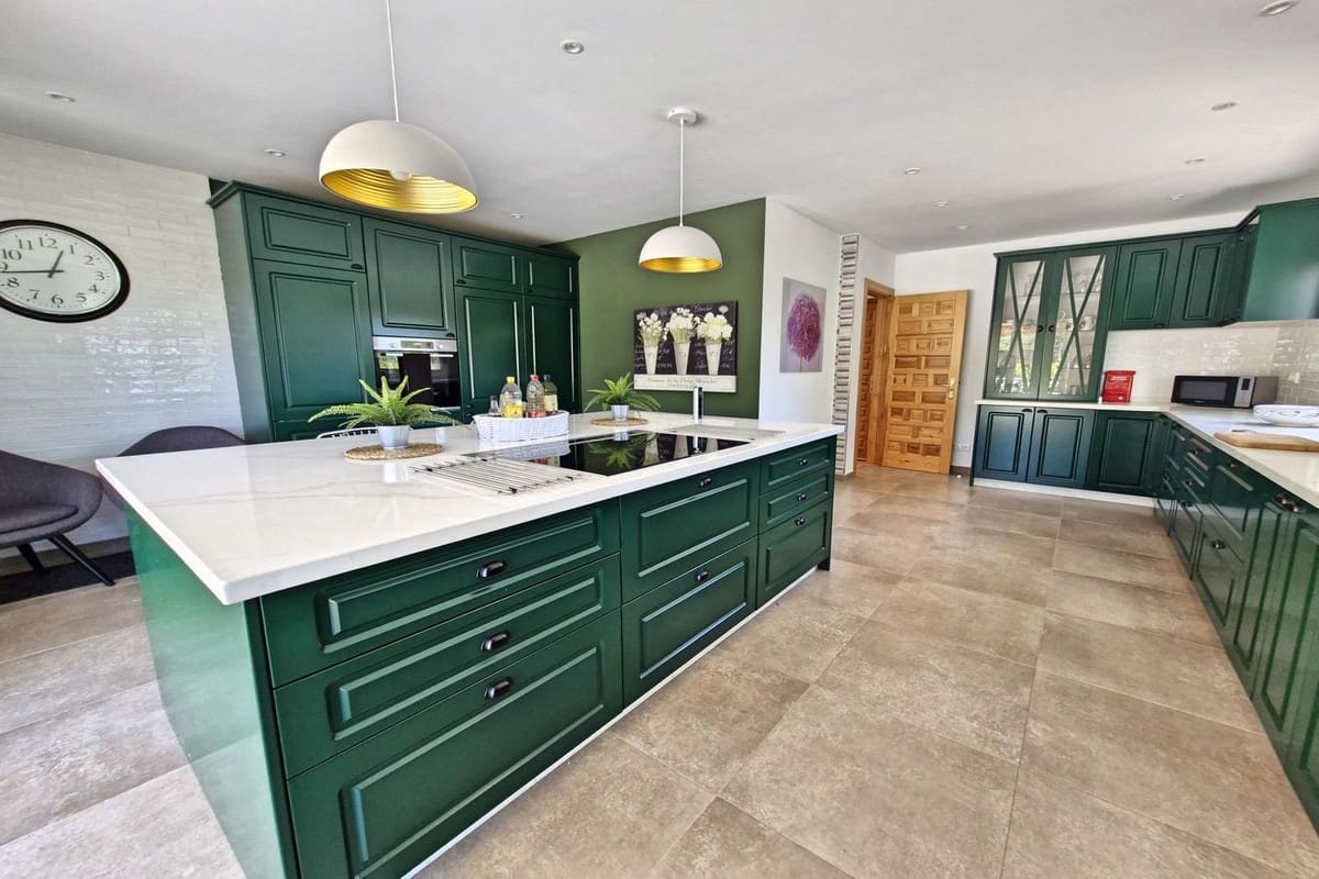 3 soveværelse Finca/Landehus til salg i Almogia med swimmingpool garage - € 495.000 (Ref: 8904963)