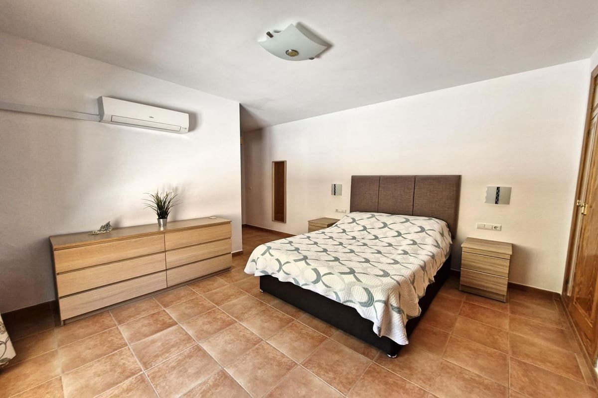 3 soveværelse Finca/Landehus til salg i Almogia med swimmingpool garage - € 495.000 (Ref: 8904963)