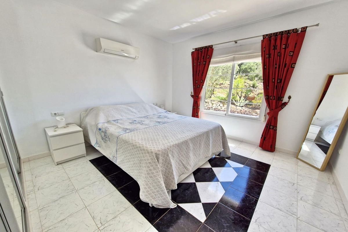 3 soveværelse Finca/Landehus til salg i Almogia med swimmingpool garage - € 495.000 (Ref: 8904963)