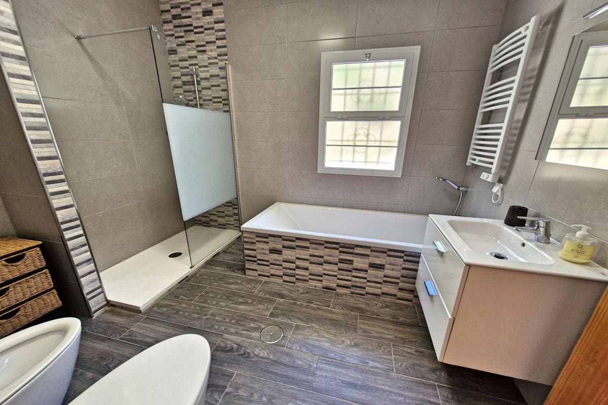 3 soveværelse Finca/Landehus til salg i Almogia med swimmingpool garage - € 495.000 (Ref: 8904963)