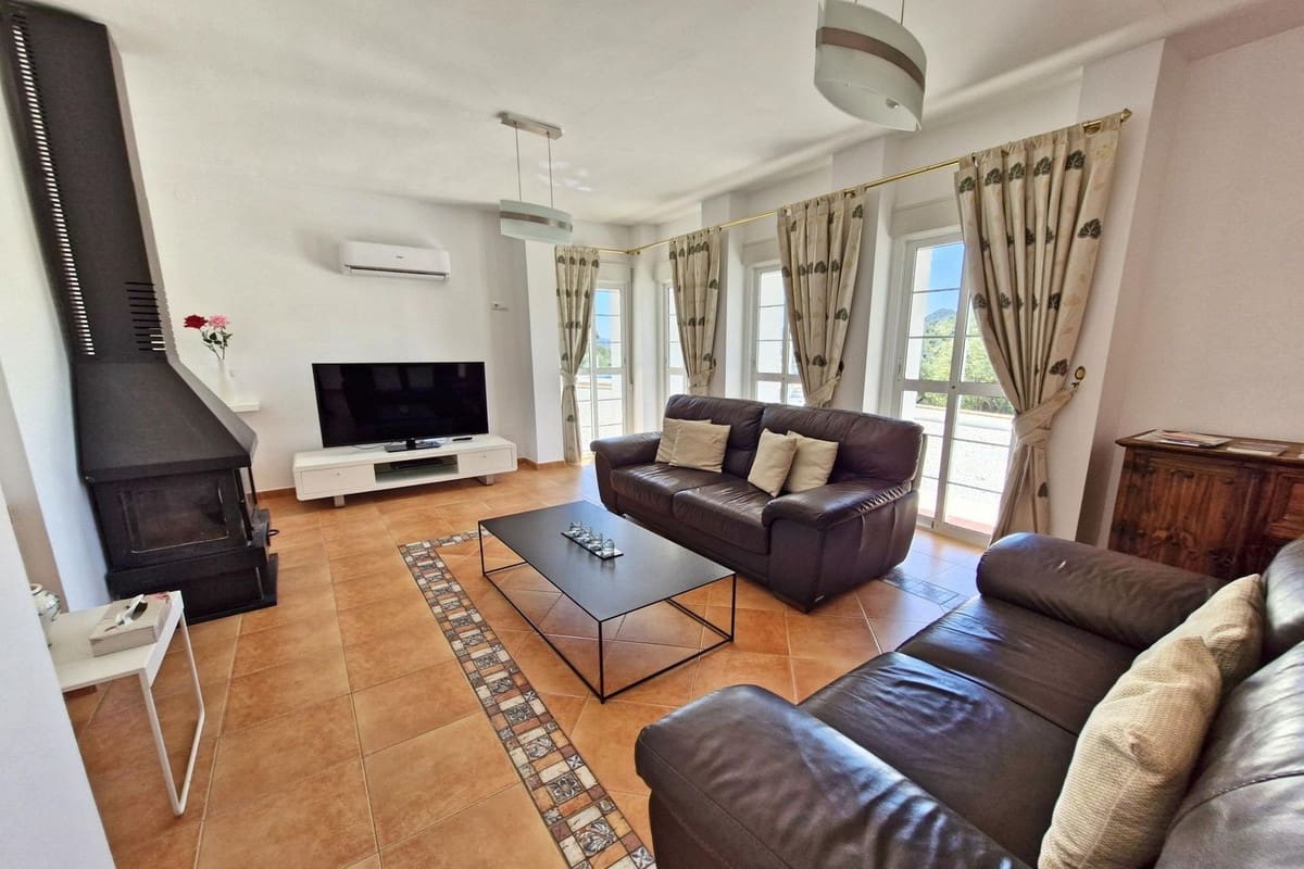 3 soveværelse Finca/Landehus til salg i Almogia med swimmingpool garage - € 495.000 (Ref: 8904963)