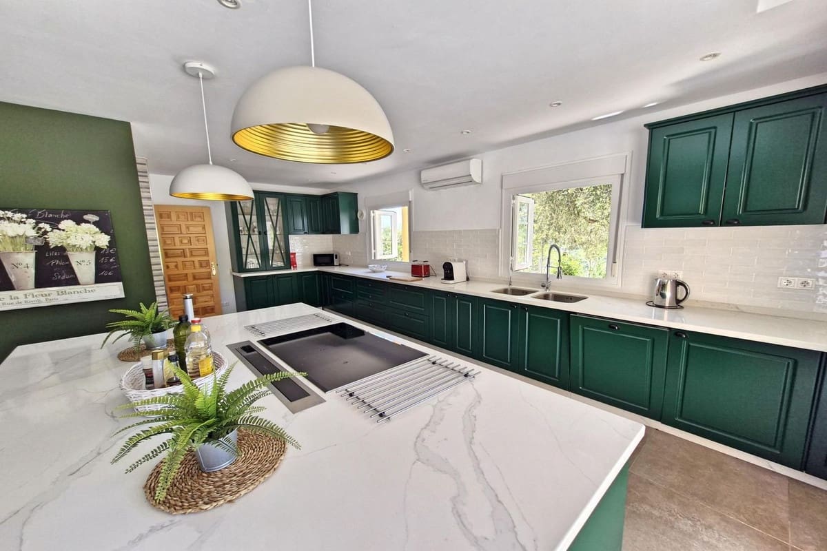 3 soveværelse Finca/Landehus til salg i Almogia med swimmingpool garage - € 495.000 (Ref: 8904963)