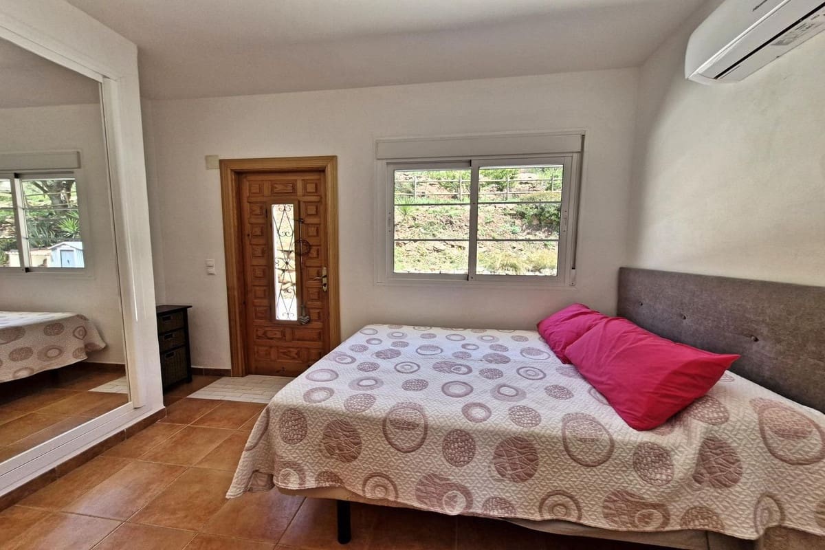 3 soveværelse Finca/Landehus til salg i Almogia med swimmingpool garage - € 495.000 (Ref: 8904963)