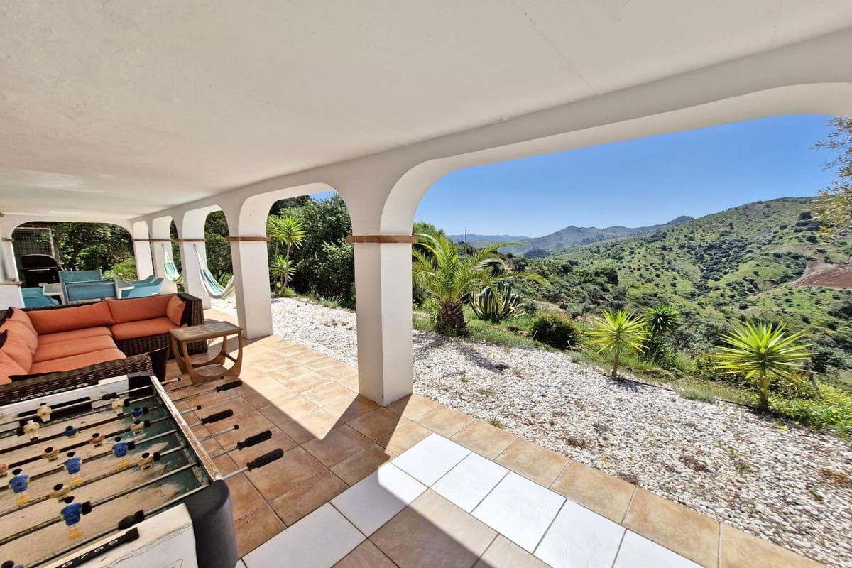 3 soveværelse Finca/Landehus til salg i Almogia med swimmingpool garage - € 495.000 (Ref: 8904963)