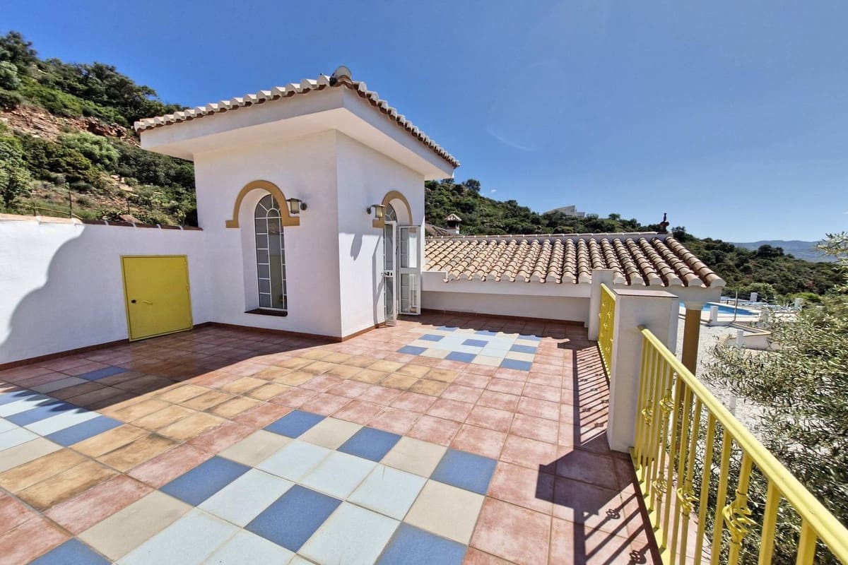 3 soveværelse Finca/Landehus til salg i Almogia med swimmingpool garage - € 495.000 (Ref: 8904963)