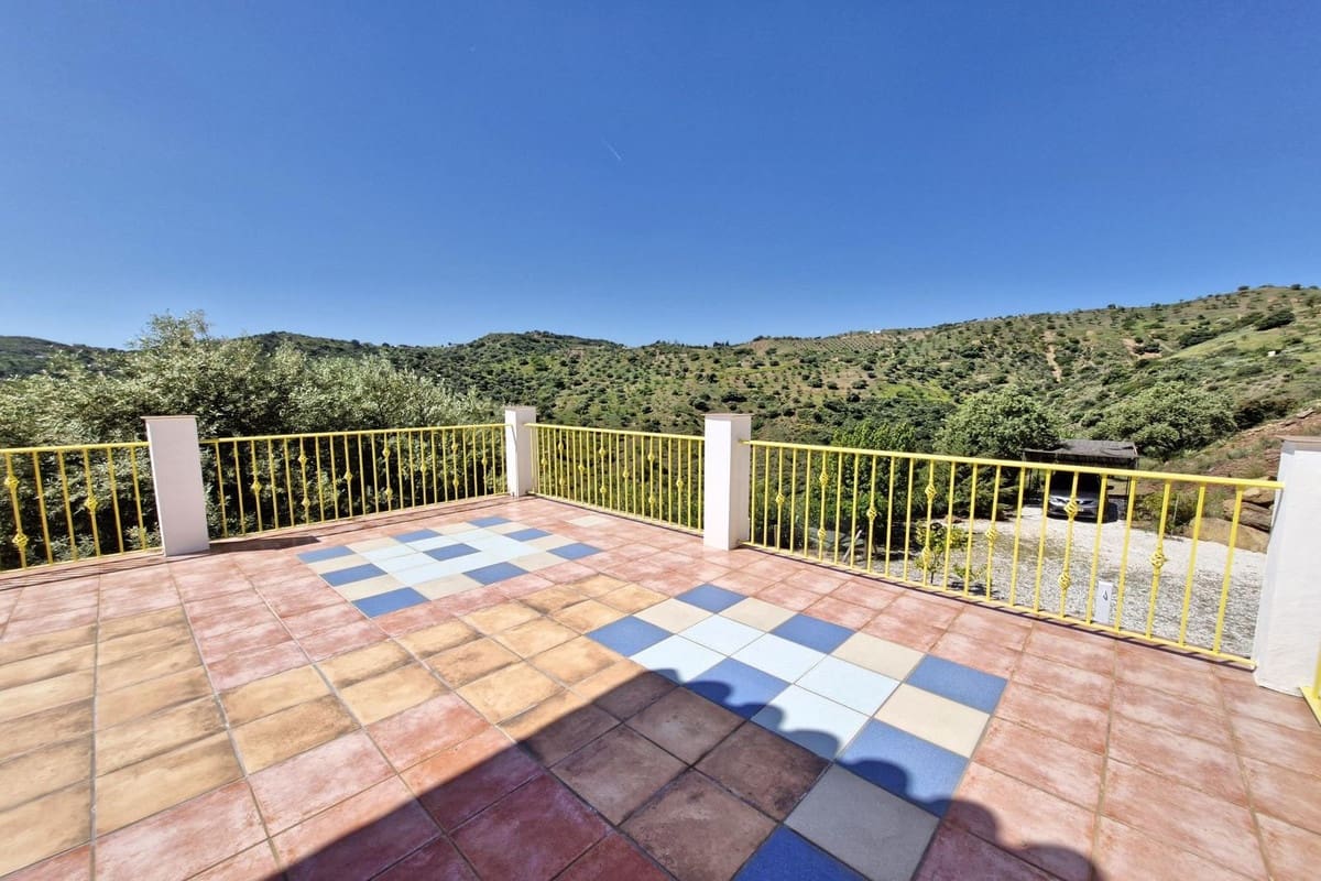 3 soveværelse Finca/Landehus til salg i Almogia med swimmingpool garage - € 495.000 (Ref: 8904963)