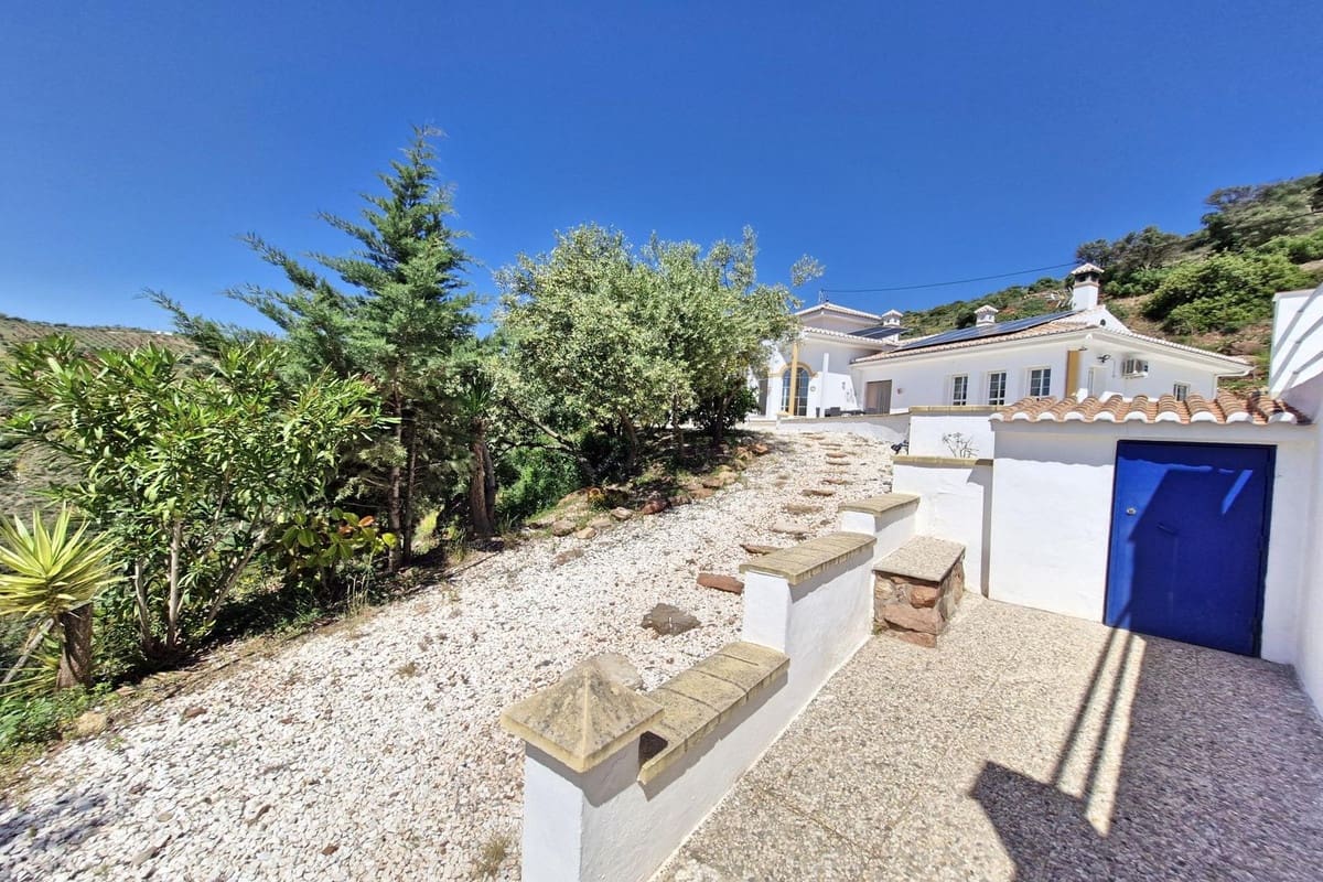 3 soveværelse Finca/Landehus til salg i Almogia med swimmingpool garage - € 495.000 (Ref: 8904963)