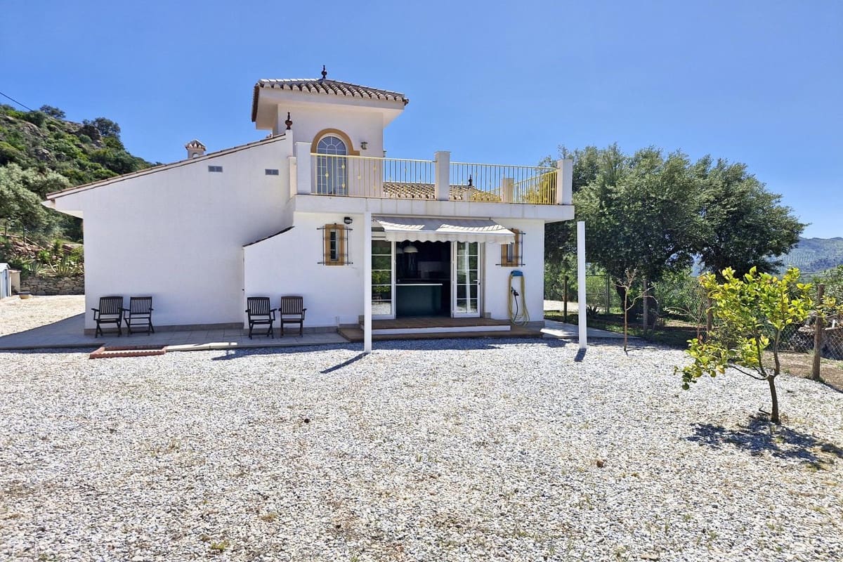 3 soveværelse Finca/Landehus til salg i Almogia med swimmingpool garage - € 495.000 (Ref: 8904963)