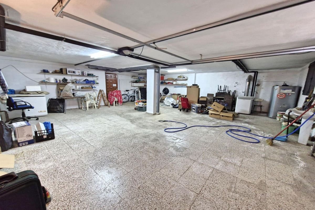 7 soveværelse Byhus til salg i Guaro med garage - € 370.000 (Ref: 8925005)