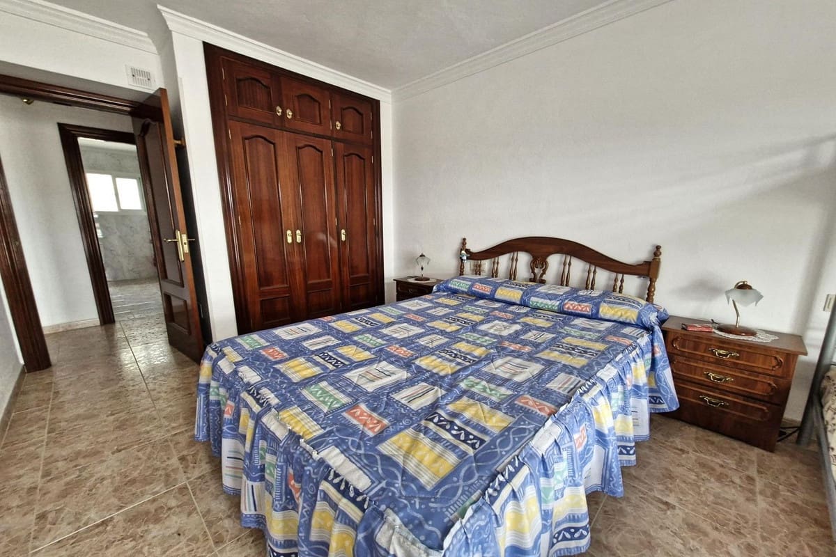 7 soveværelse Byhus til salg i Guaro med garage - € 370.000 (Ref: 8925005)