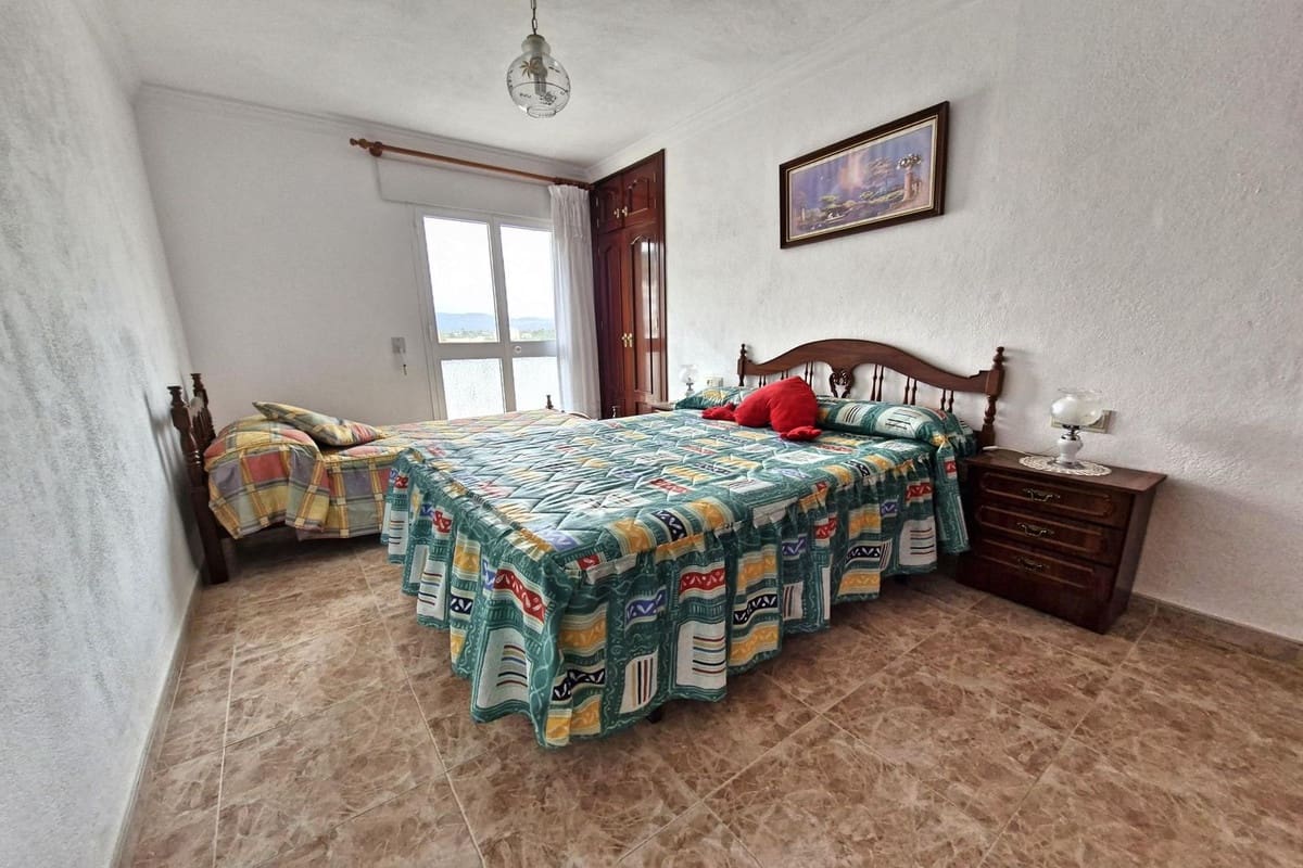 7 soveværelse Byhus til salg i Guaro med garage - € 370.000 (Ref: 8925005)